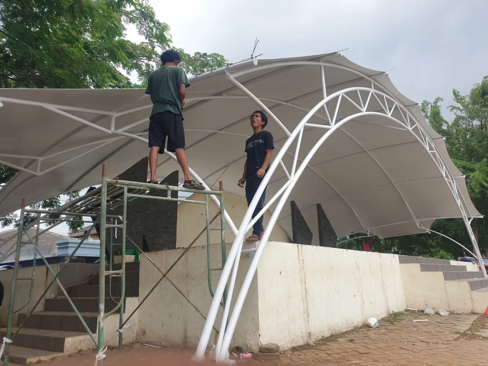Tensile Structure Kresek - Proyek Pembuatan Atap Membran Arsitektural di Tangerang Banten